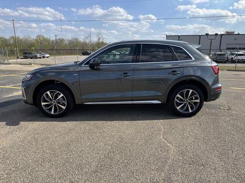 Daytona Gray Pearl Effect 2024 Audi Q5 45 S line Premium Plus