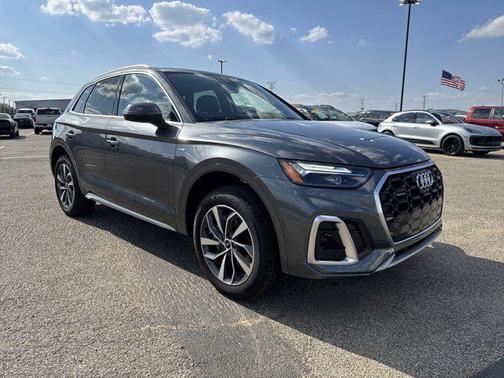 Daytona Gray Pearl Effect 2024 Audi Q5 45 S line Premium Plus