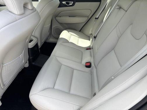 2024 Volvo XC60 Recharge Plug-In Hybrid T8 Plus Dark Theme