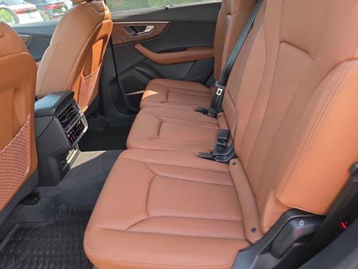 Glacier White Metallic 2026 Audi Q7 45 Premium Plus