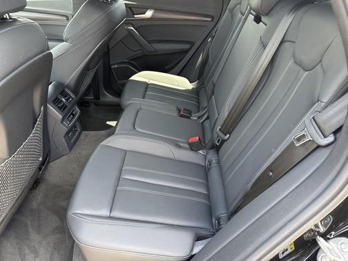 Mythos Black Metallic 2024 Audi Q5 45 S line Prestige