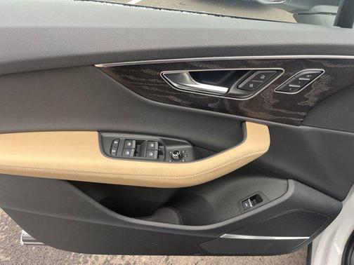 2025 Audi Q7 45 Premium Plus