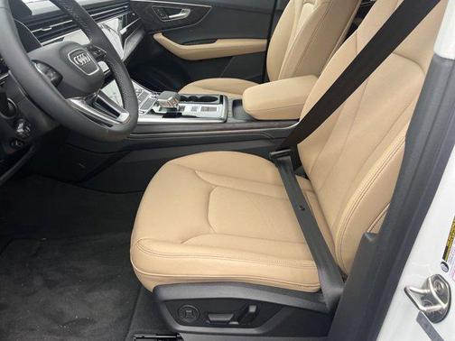 2025 Audi Q7 45 Premium Plus