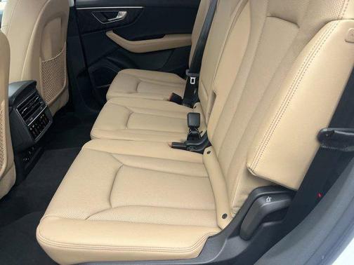 2025 Audi Q7 45 Premium Plus