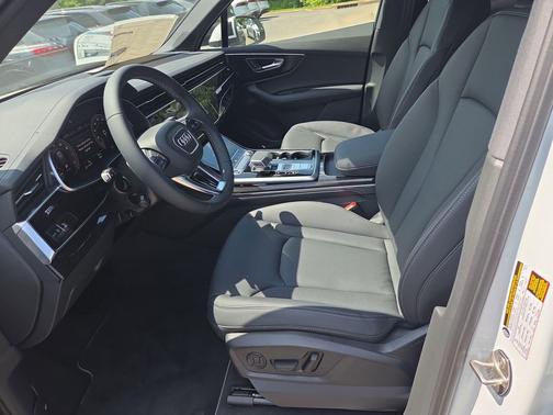 Glacier White Metallic 2026 Audi Q7 55 Premium Plus