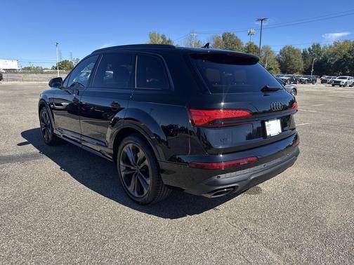 'BLACK' 2026 Audi Q7 55 Premium Plus