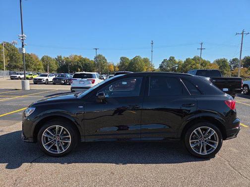 2025 Audi Q3 Premium 45 TFSI S line quattro Tiptronic