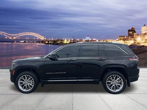2022 Jeep Grand Cherokee Summit