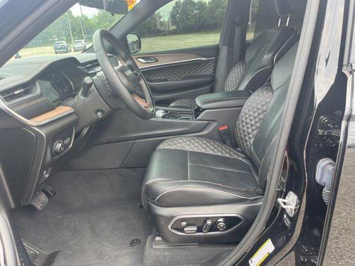 2022 Jeep Grand Cherokee Summit