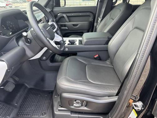 2025 Land Rover Defender 130 P400 X-Dynamic SE