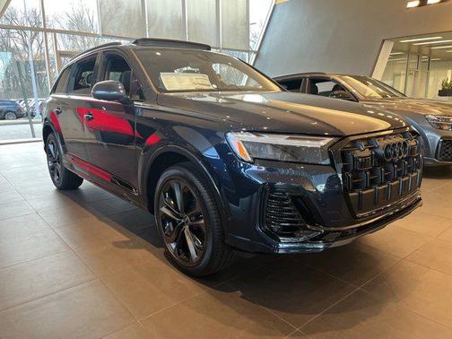 2025 Audi Q7 55 Premium Plus