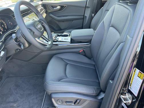 2025 Audi Q7 45 Premium Plus