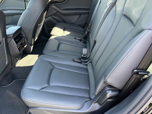 2025 Audi Q7 45 Premium Plus