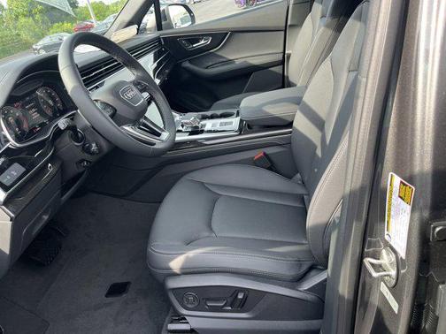 2025 Audi Q7 55 Premium Plus