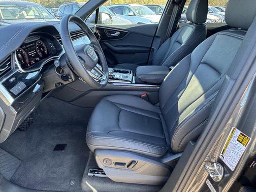 2025 Audi Q7 45 Premium