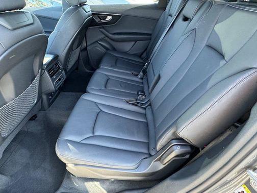 2025 Audi Q7 45 Premium