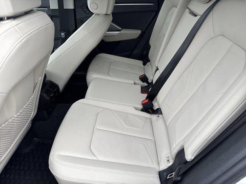 2025 Audi Q3 Premium 45 TFSI S line quattro Tiptronic