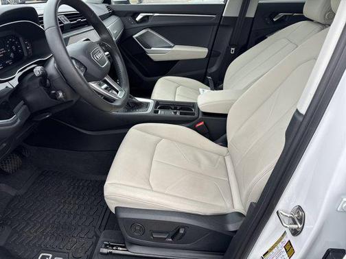 2025 Audi Q3 Premium 45 TFSI S line quattro Tiptronic