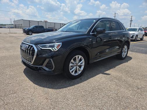Mythos Black Metallic 2025 Audi Q3 Premium 45 TFSI S line quattro Tiptronic