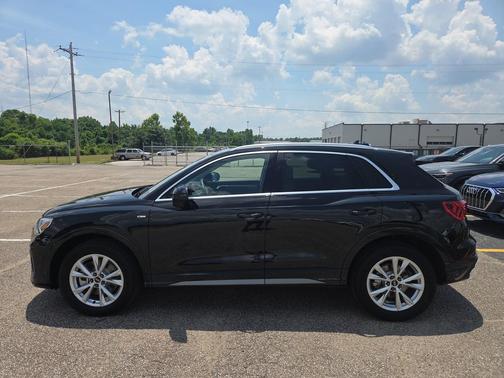 Mythos Black Metallic 2025 Audi Q3 Premium 45 TFSI S line quattro Tiptronic
