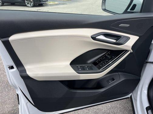 2025 Audi Q6 e-tron Premium Plus quattro