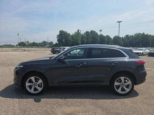 Tambora Gray Metallic 2025 Audi Q5 Premium Plus TFSI quattro S tronic