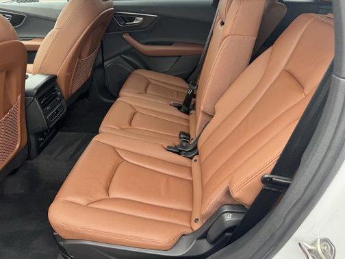 2023 Audi Q7 45 Premium