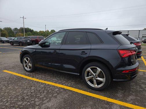 2020 Audi Q5 45 Titanium Premium