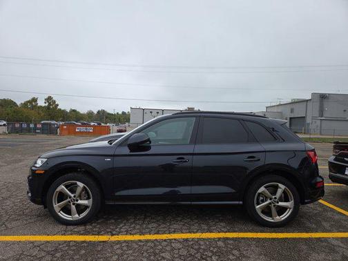 2020 Audi Q5 45 Titanium Premium