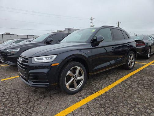 2020 Audi Q5 45 Titanium Premium