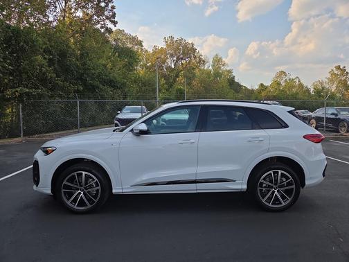 Glacier White Metallic 2026 Audi Q5 Premium Plus TFSI quattro S tronic