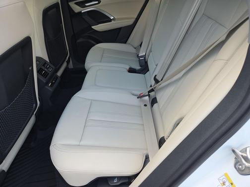 Glacier White Metallic 2026 Audi Q5 Premium Plus TFSI quattro S tronic