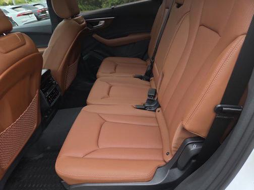 2026 Audi Q7 45 Premium Plus