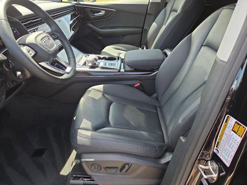 Mythos Black Metallic 2023 Audi Q7 55 Premium Plus