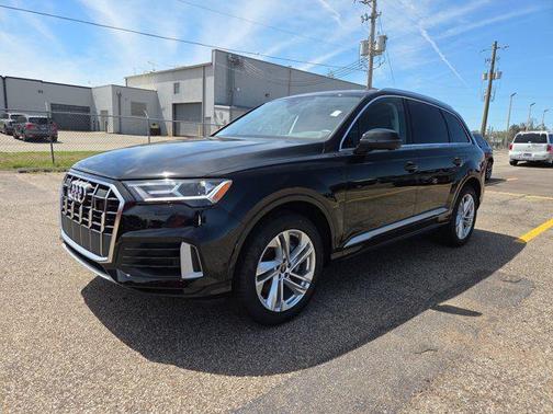 Mythos Black Metallic 2023 Audi Q7 55 Premium Plus