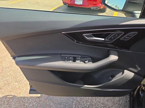 Mythos Black Metallic 2023 Audi Q7 55 Premium Plus