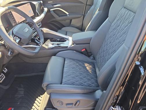 Mythos Black Metallic 2026 Audi SQ5 3.0T Premium Plus