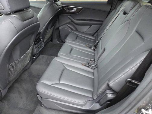 2025 Audi Q7 45 Premium