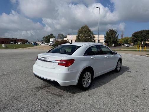 2013 Chrysler 200 Touring