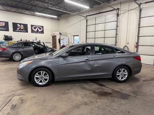 2013 Hyundai SONATA GLS