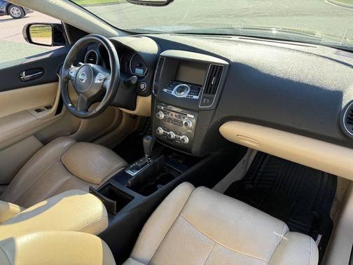 2012 Nissan Maxima SV