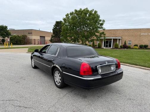 Black 2011 Lincoln Town Car Signature