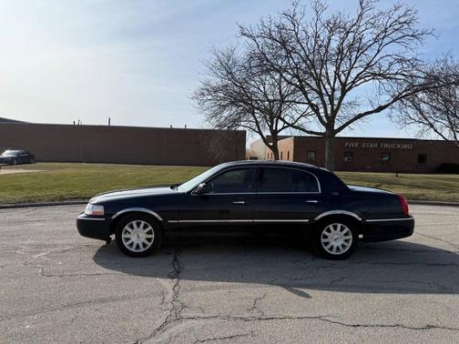 2011 Lincoln Town Car Signature