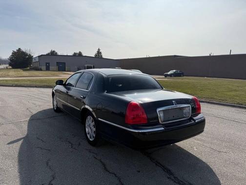 2011 Lincoln Town Car Signature