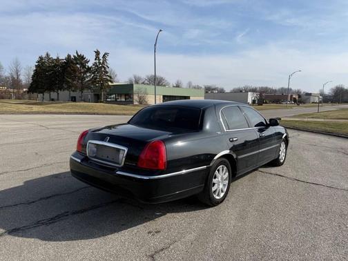 2011 Lincoln Town Car Signature