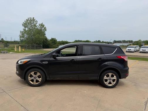Tuxedo Black Metallic 2014 Ford Escape SE