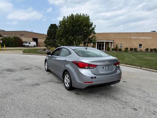 2015 Hyundai ELANTRA SE