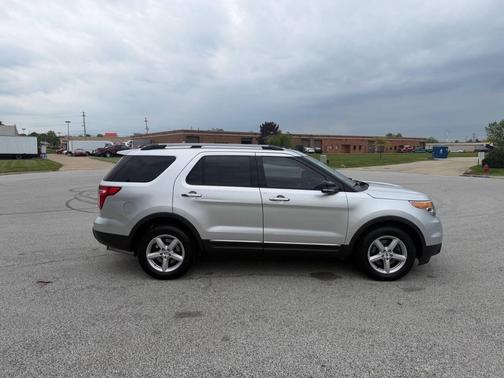 Ingot Silver Metallic 2013 Ford Explorer XLT