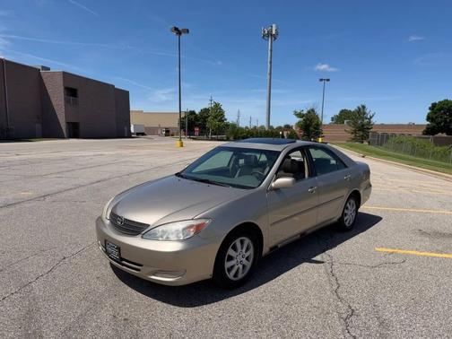 Desert Sand Mica 2002 Toyota Camry LE V6