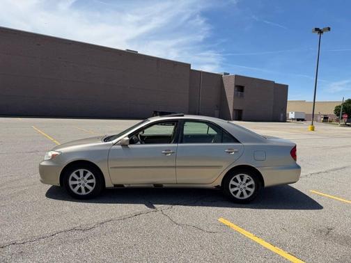 Desert Sand Mica 2002 Toyota Camry LE V6
